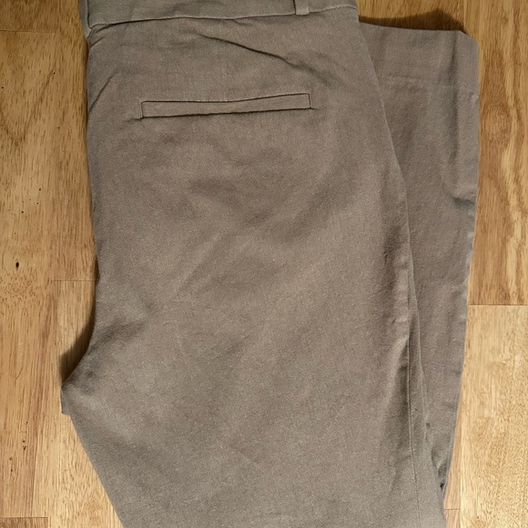 Women’s Banana Republic Tan Pants - Picture 1 of 4
